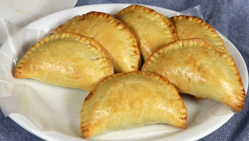 Curry beef turnover