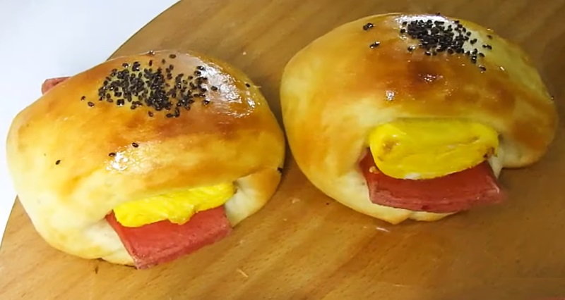 Ham and egg bun